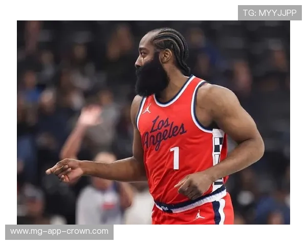 伦纳德无球切入效率提升，关键回合主导快船进攻