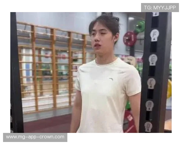 张雨霏训练完顺手买了个包，我连她泳裤同款都买不起