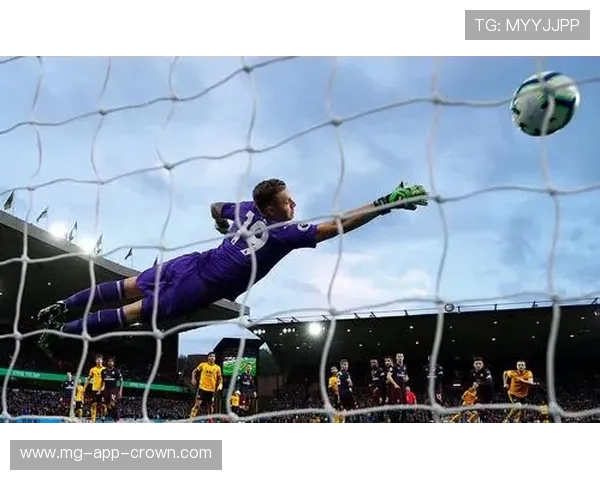 中圈开球规则全解析：什么时候必须后传球？